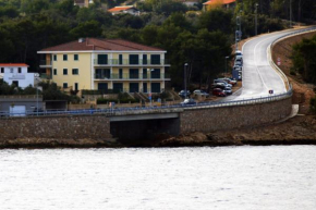 Apartments by the sea Rogac, Solta - 11655